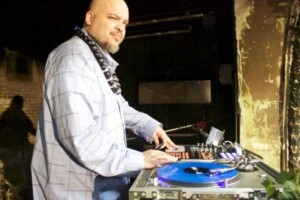 DJ Kool Akiem using turntables.